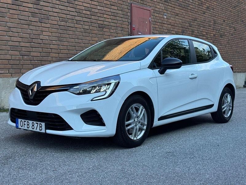 Vit Begagnad 2022 Renault Clio V Equilibre Halvkombi | 149 500 kr (Marknadspris) - Bild 1/4