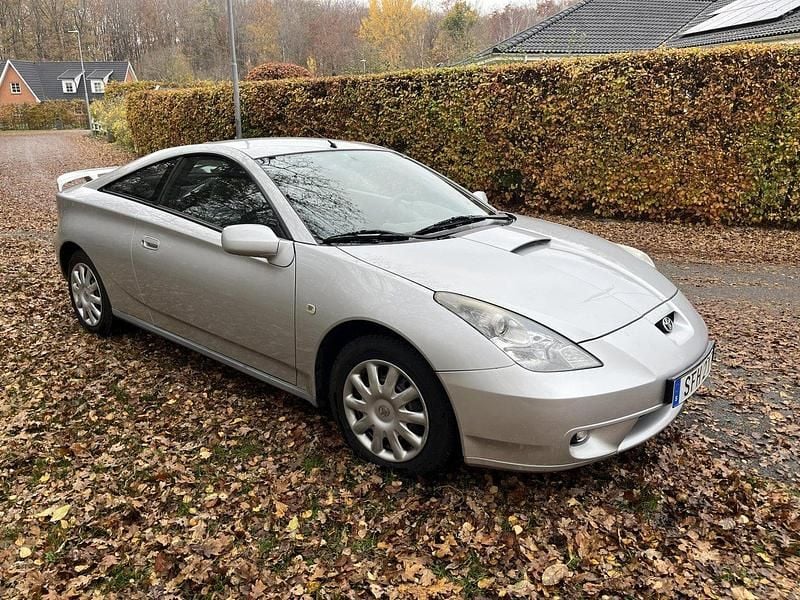 Grå Begagnad 2001 Toyota Celica Halvkombi | 55 000 kr - Bild 1/4