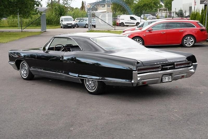 Begagnad Pontiac Bonneville 329 HK (241 kW) 1966 Svart Sedan