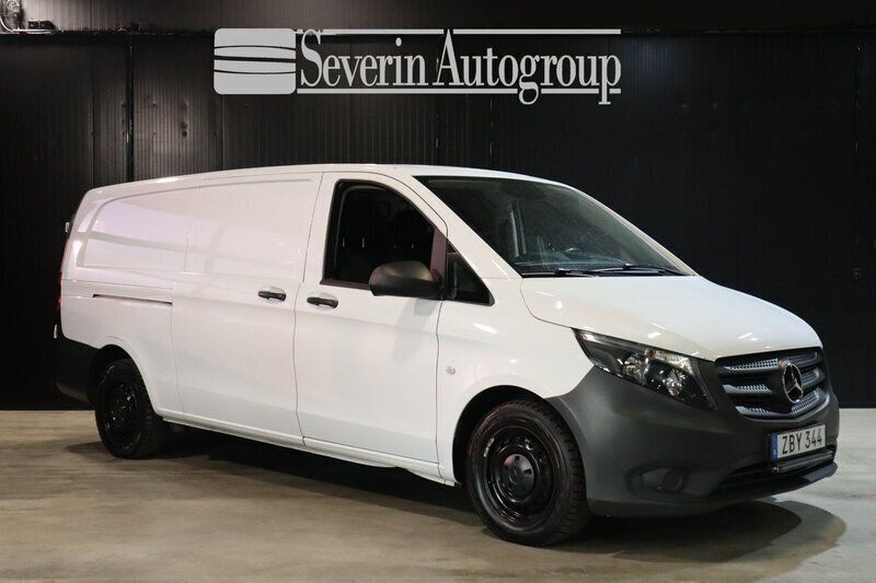Vit (vit metallic) Begagnad 2018 Mercedes Vito Minibuss | 199 900 kr (Dyr) - Bild 1/4