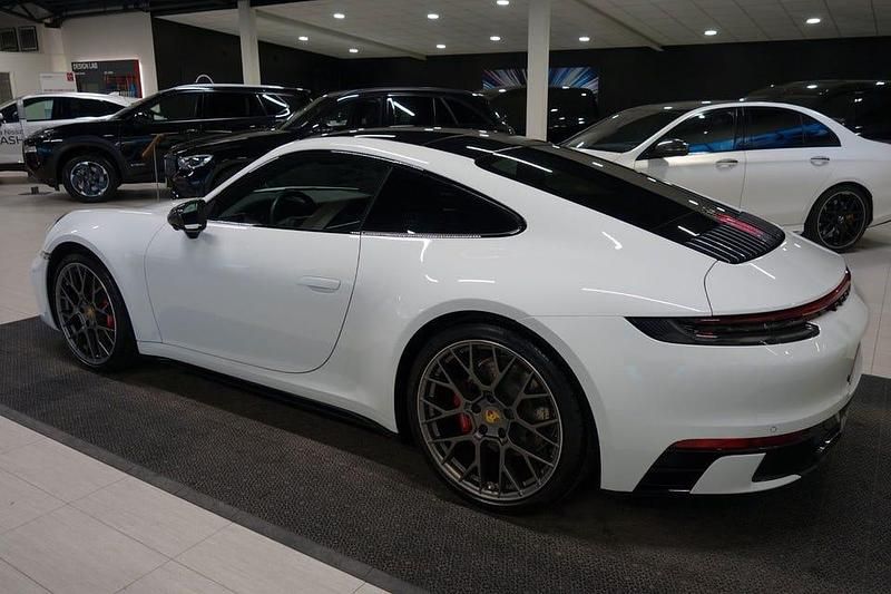 Begagnad Porsche 911 Carrera 4S Sport 450 HK (330 kW) 2021 Vit Sportkupé