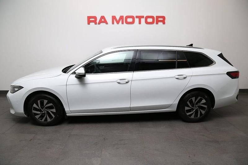 Begagnad VW Passat Business 150 HK (110 kW) 2024 Vit Kombi