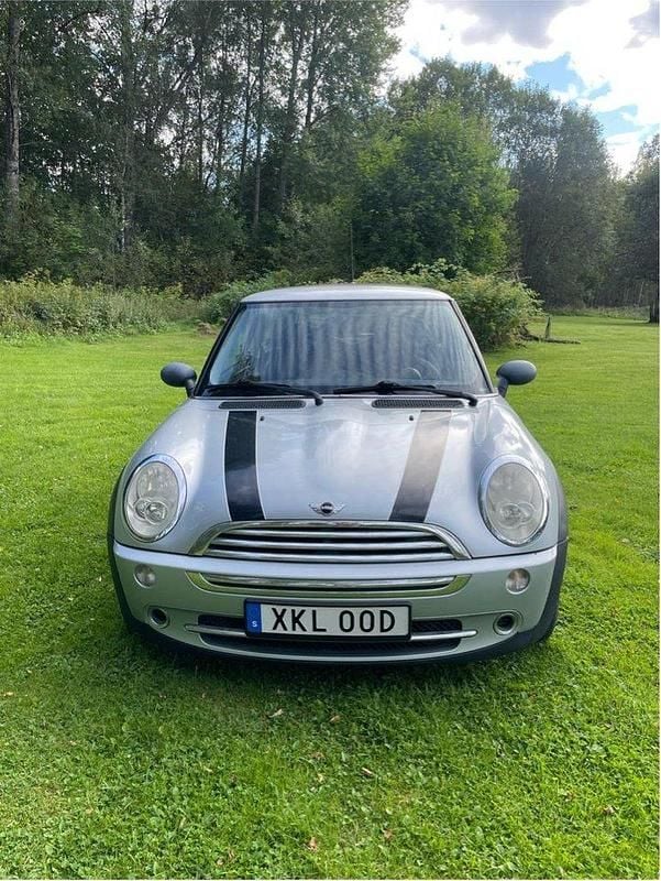 Silver Begagnad 2005 Mini ONE Halvkombi | 15 000 kr (Dyr) - Bild 1/4