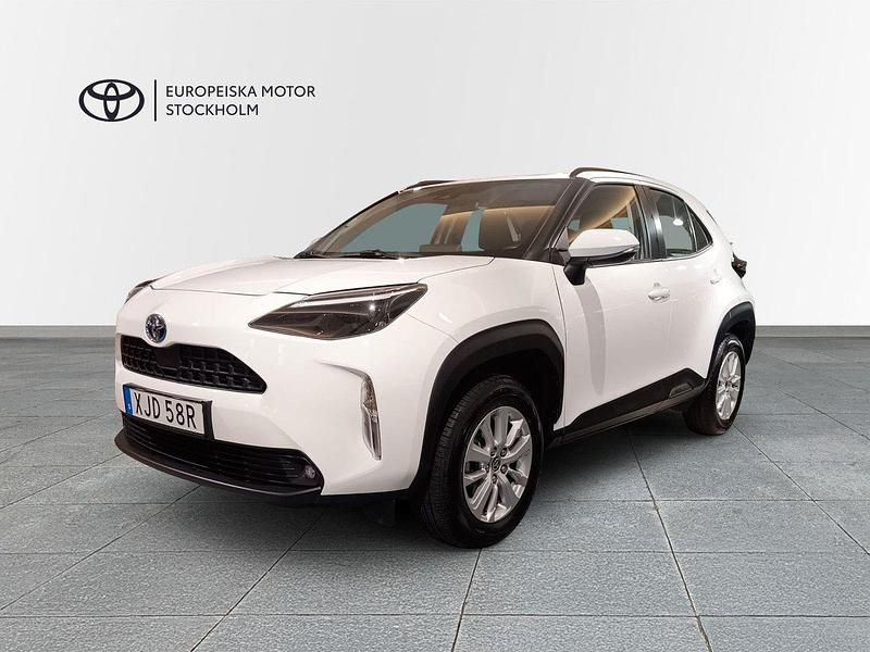 Vit Begagnad 2023 Toyota Yaris Cross Active SUV | 274 900 kr (Marknadspris) - Bild 1/4