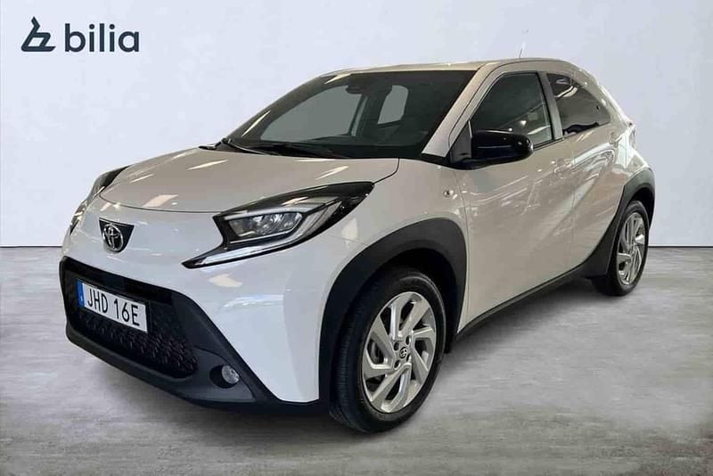 Vit Ny 2025 Toyota Aygo Halvkombi | 224 800 kr (Marknadspris) - Bild 1/1