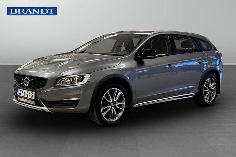 Grå Begagnad 2018 Volvo V60 CC Standard Kombi | 239 900 kr (Marknadspris) - Bild 1/3