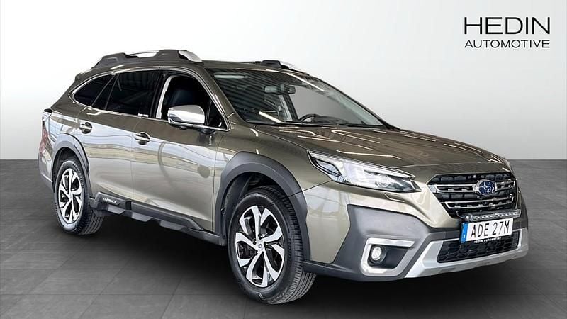 Grön (green) Begagnad 2023 Subaru Outback SUV | 359 900 kr (Marknadspris) - Bild 1/4
