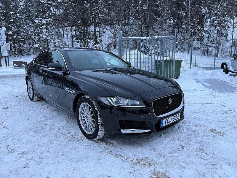 Begagnad Jaguar XF 180 HK (132 kW) 2016 Svart Sedan
