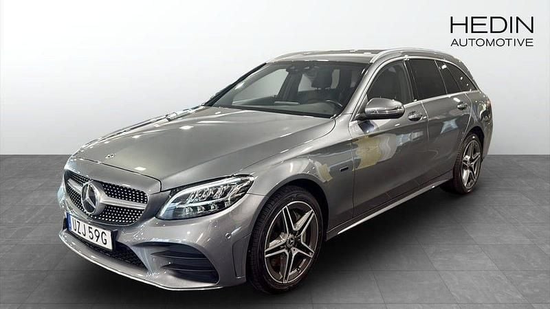 Grå Begagnad 2021 Mercedes C300 AMG Kombi | 289 900 kr (Marknadspris) - Bild 1/4
