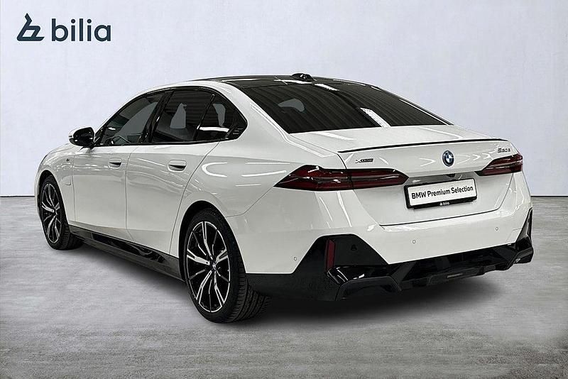 Begagnad BMW 530e M Sport 190 HK (139 kW) 2025 Vit Sedan