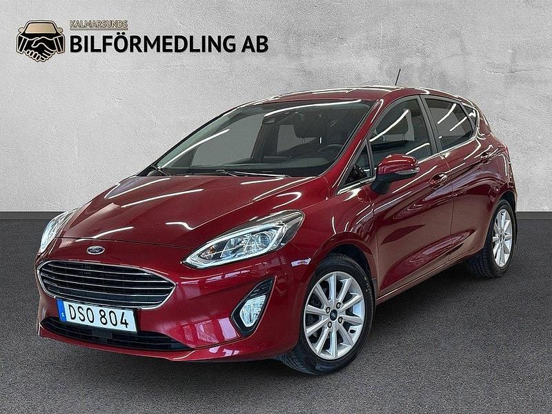 Röd Begagnad 2017 Ford Fiesta Titanium Halvkombi | 114 700 kr (Marknadspris) - Bild 1/4