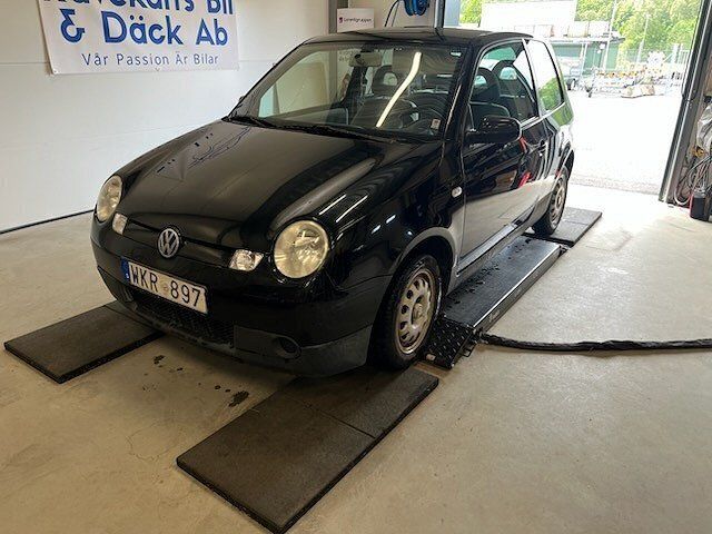 Svart Begagnad 2004 VW Lupo Halvkombi | 22 900 kr - Bild 1/4