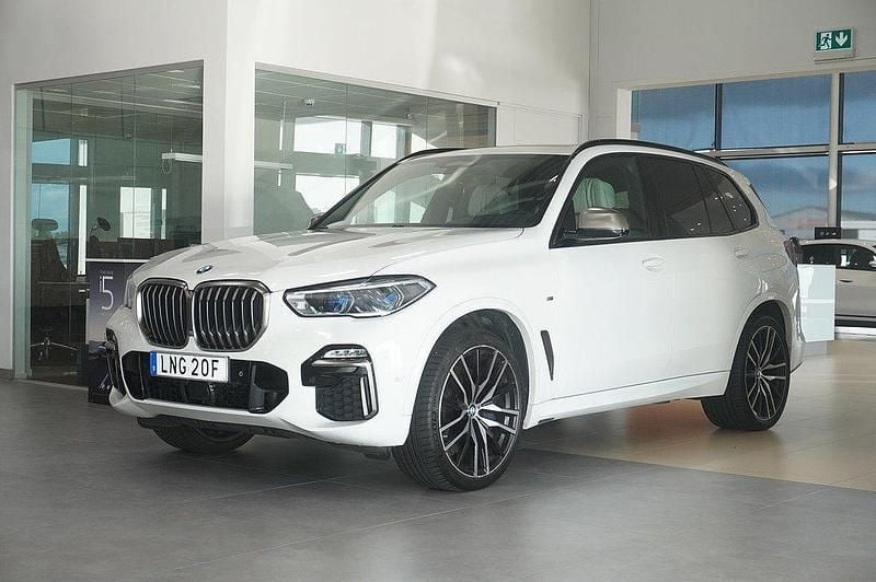 Vit Begagnad 2019 BMW X5 M Sport SUV | 619 800 kr (Marknadspris) - Bild 1/4