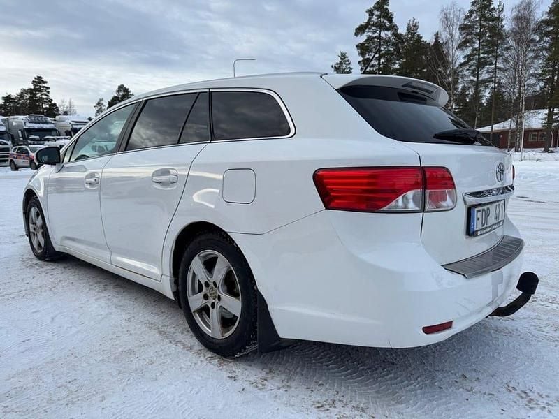 Begagnad Toyota Avensis Business Edition 124 HK (91 kW) 2012 Vit Kombi