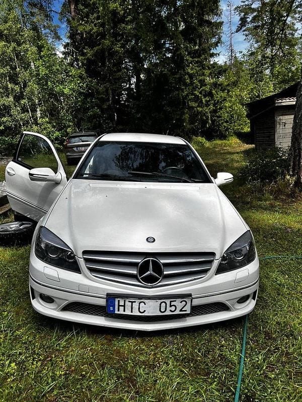 Vit Begagnad 2009 Mercedes CLC180 Halvkombi | 69 000 kr - Bild 1/4