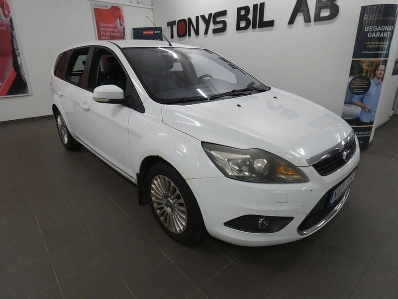 Vit Begagnad 2010 Ford Focus Titanium Kombi | 12 900 kr (Bra pris) - Bild 1/4