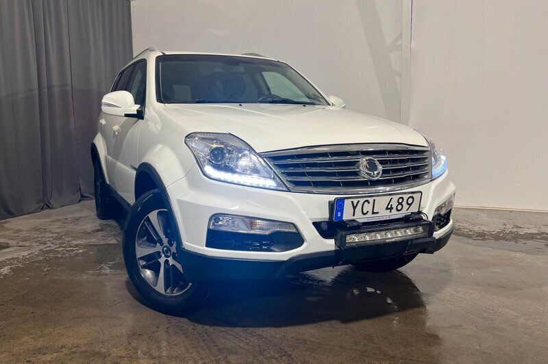 Vit Begagnad 2016 Ssangyong Rexton SUV | 149 900 kr - Bild 1/4