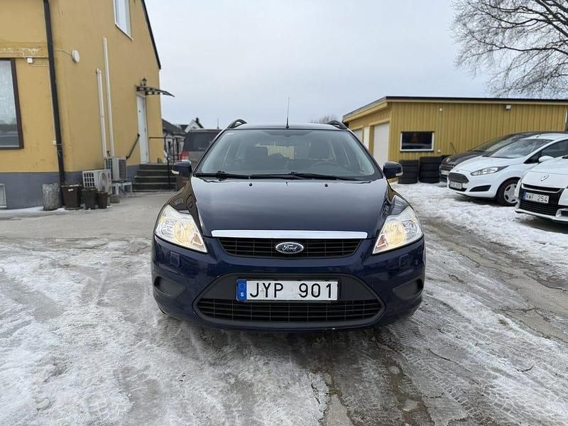 Begagnad Ford Focus Trend 90 HK (66 kW) 2011 Blå Kombi