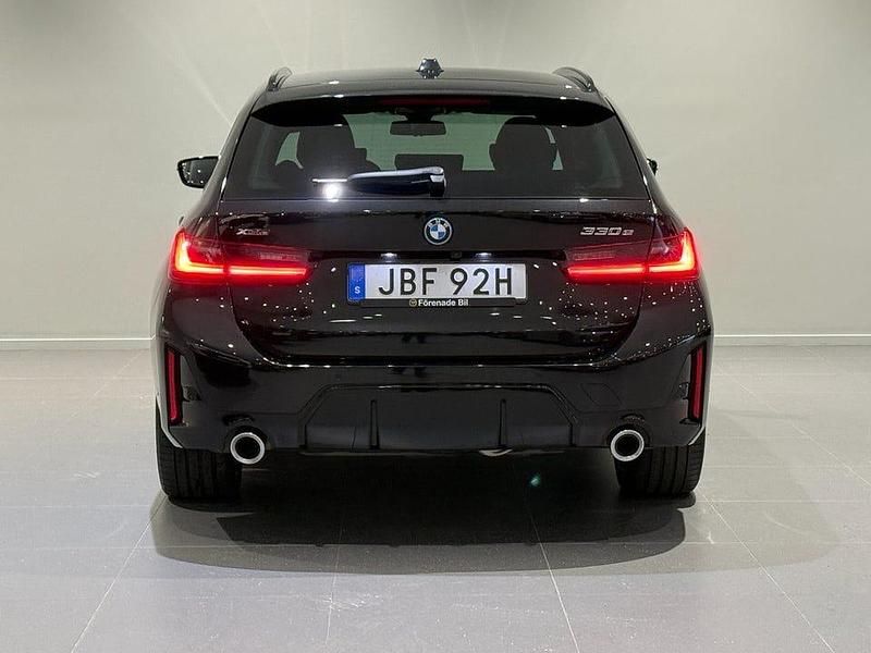 Begagnad BMW 330 M Sport 184 HK (135 kW) 2025 Safirsvart metallic Kombi
