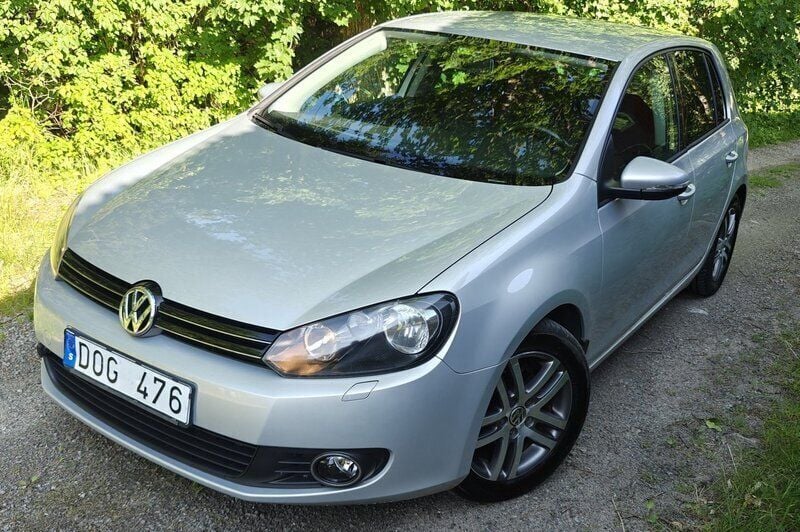 Ljusbrun (brun) Begagnad 2011 VW Golf VI Halvkombi | 59 700 kr (Marknadspris) - Bild 1/4
