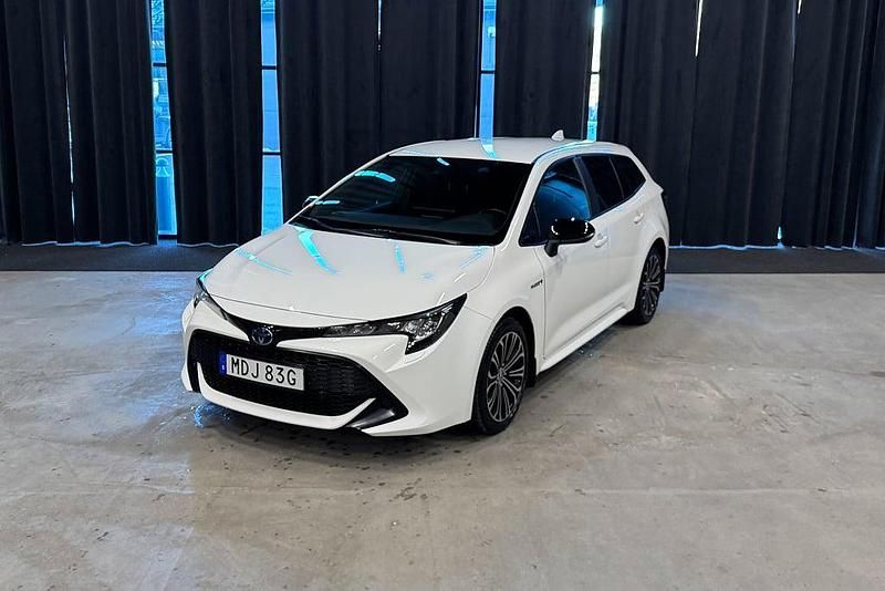 Vit Begagnad 2019 Toyota Corolla Kombi | 219 900 kr (Marknadspris) - Bild 1/4