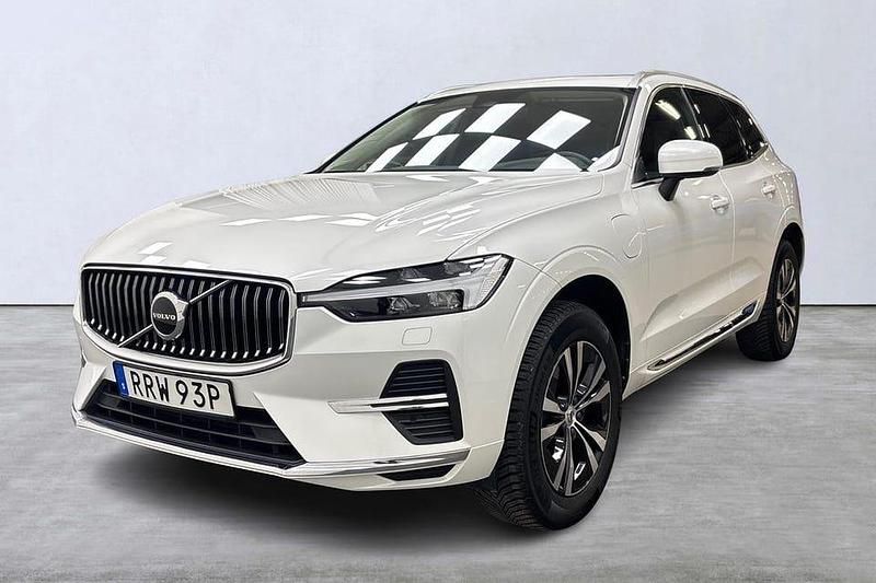 Vit Begagnad 2023 Volvo XC60 Core SUV | 429 900 kr (Marknadspris) - Bild 1/4
