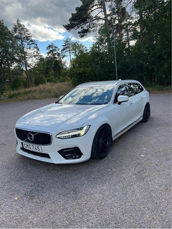 Vit Begagnad 2018 Volvo V90 Inscription Kombi | 135 000 kr - Bild 1/4