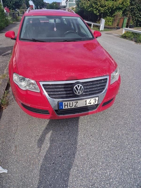 Röd Begagnad 2009 VW Passat Sportline Kombi | 15 500 kr (Marknadspris) - Bild 1/4