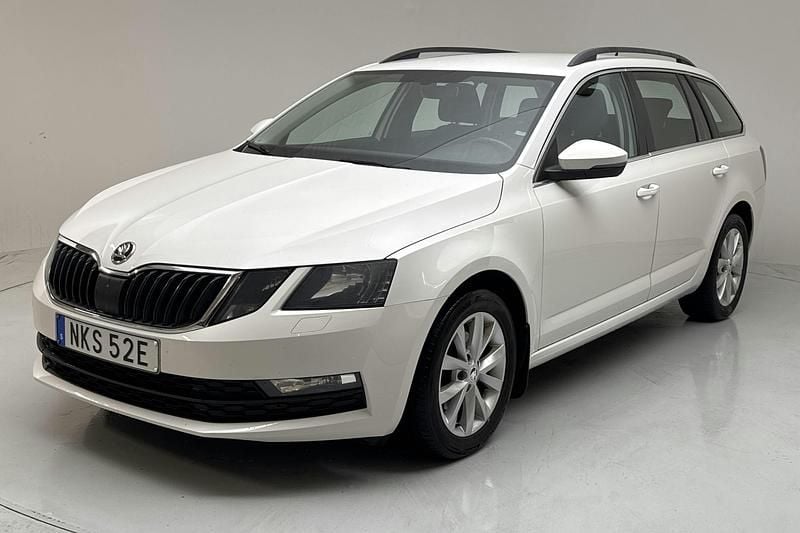 Vit Begagnad 2020 Skoda Octavia | 135 000 kr (Dyr) - Bild 1/4