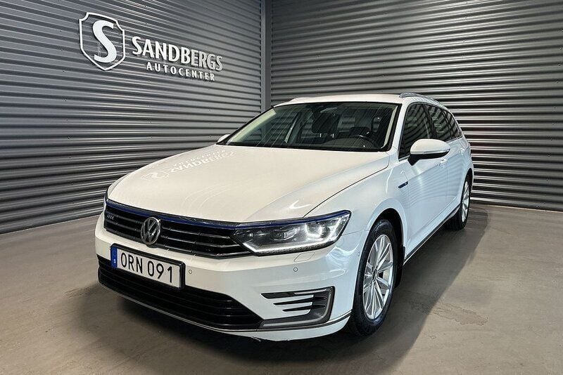 Vit Begagnad 2016 VW Passat GTE Kombi | 114 500 kr (Dyr) - Bild 1/4