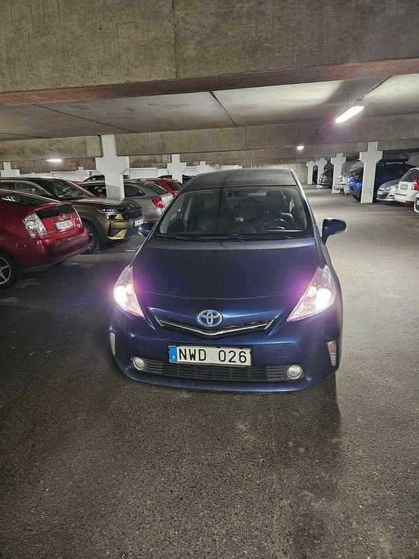 Blå Begagnad 2013 Toyota Prius+ Minibuss | 90 000 kr (Bra pris) - Bild 1/3