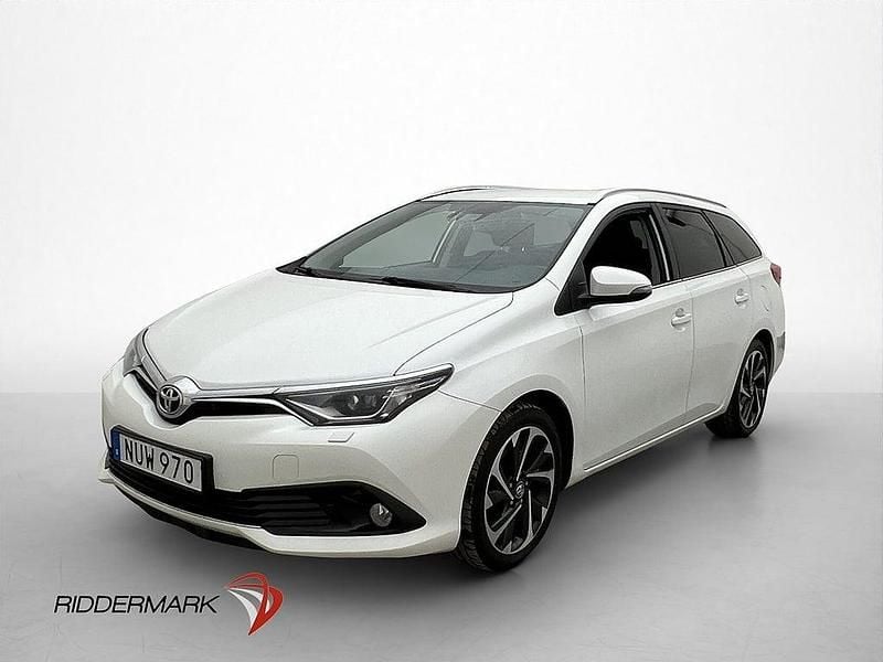 Begagnad Toyota Auris Active 112 HK (82 kW) 2015 Vit Kombi