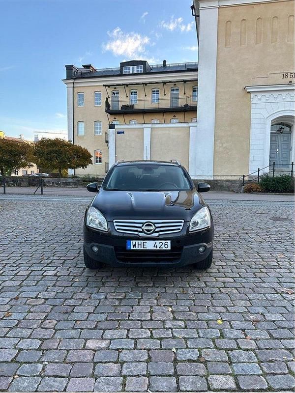 Svart Begagnad 2009 Nissan Qashqai +2 SUV | 51 900 kr (Marknadspris) - Bild 1/4