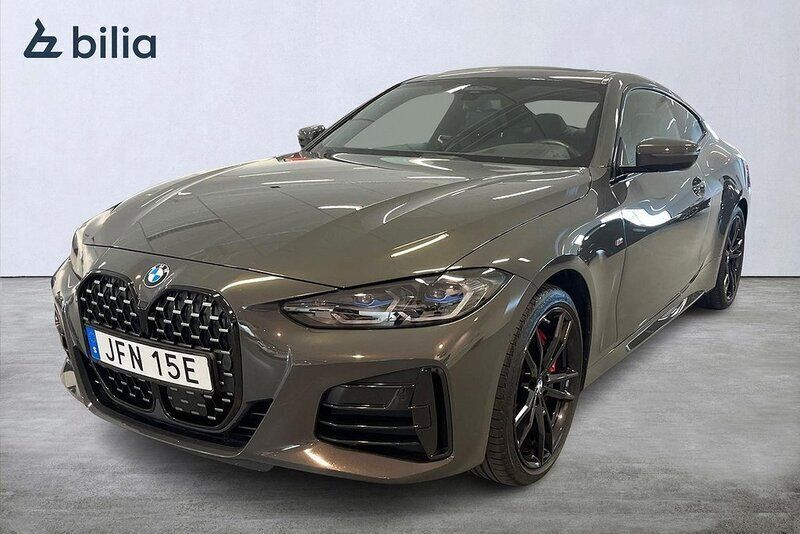 Grå Begagnad 2022 BMW M440 M Sport Sedan | 639 900 kr (Marknadspris) - Bild 1/4