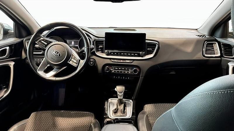 Begagnad Kia Ceed Advance 141 HK (103 kW) 2020 Grå Halvkombi