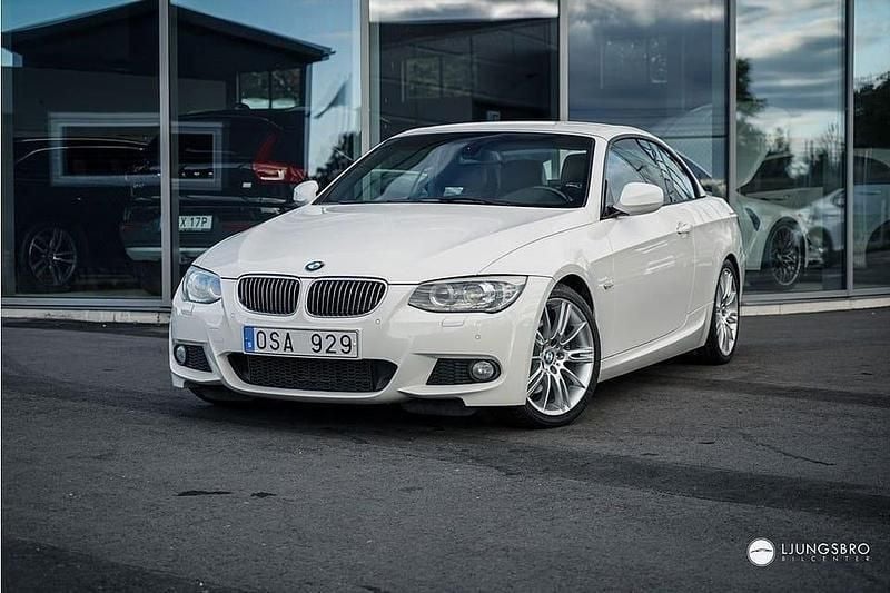 Vit Begagnad 2010 BMW 330 Cabriolet M Sport Cab | 219 900 kr (Marknadspris) - Bild 1/4