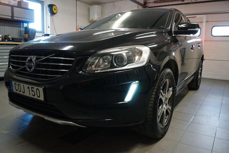 Svart Begagnad 2015 Volvo XC60 Momentum SUV | 149 500 kr (Marknadspris) - Bild 1/4
