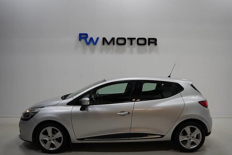 Begagnad Renault Clio IV 90 HK (66 kW) 2013 Silver Halvkombi