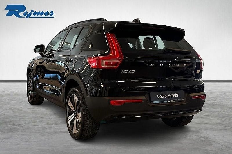 Begagnad Volvo XC40 Plus 154 kW (210 HK) 2022 Svart SUV