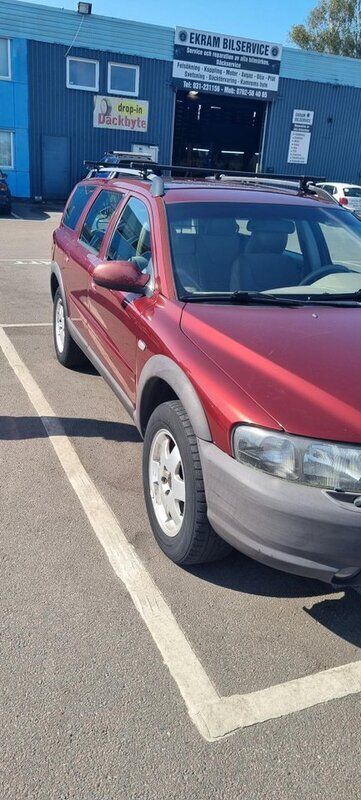 Röd Begagnad 2001 Volvo XC70 SUV | 36 500 kr (Marknadspris) - Bild 1/4