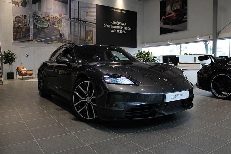 Mörkgrå (volcano grey metallic) Begagnad 2024 Porsche Taycan 4S Sport Turismo Sedan | 1 195 000 kr - Bild 1/4