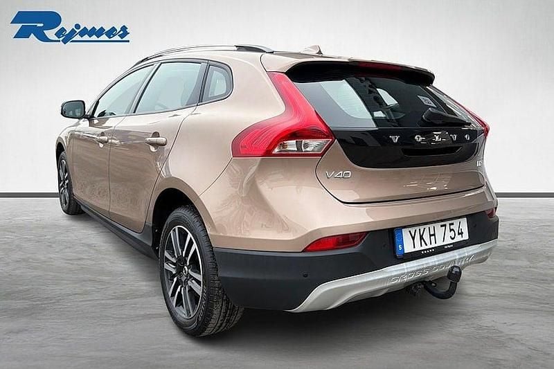 Begagnad Volvo V40 CC Business Edition 120 HK (88 kW) 2017 Raw koppar metallic Kombi