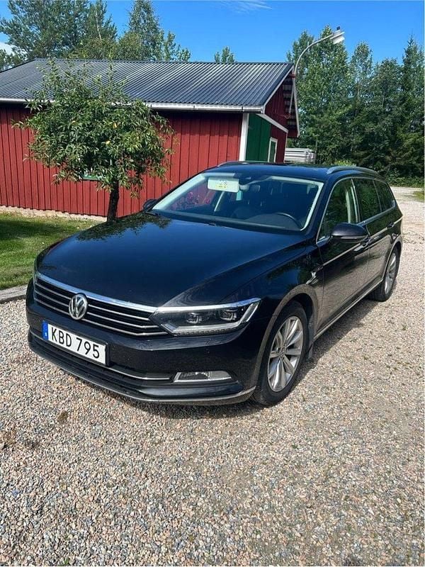 Svart Begagnad 2015 VW Passat GT Kombi | 135 000 kr (Marknadspris) - Bild 1/4