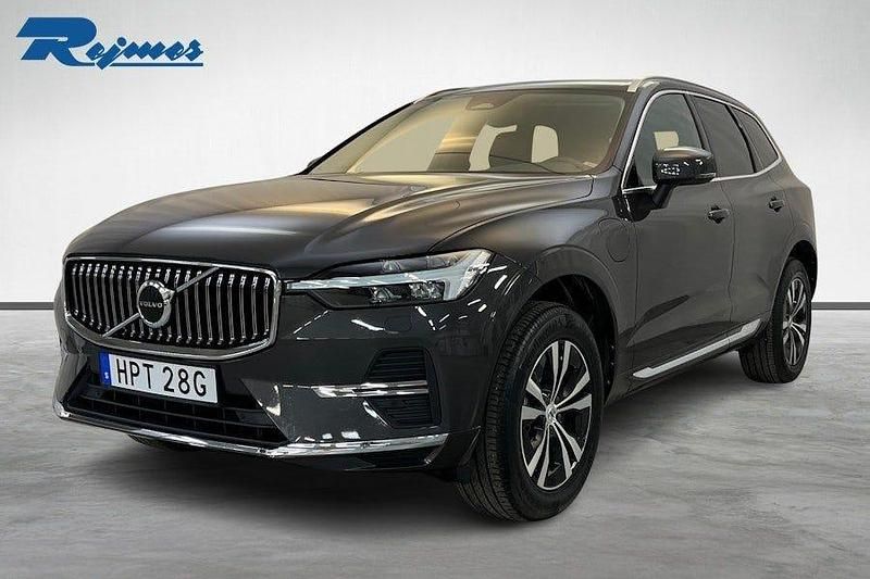 Platinum grey metallic Begagnad 2023 Volvo XC60 Core SUV | 439 900 kr (Marknadspris) - Bild 1/4