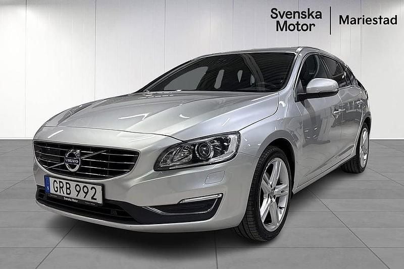 Silver Begagnad 2018 Volvo V60 Summum Kombi | 149 900 kr (Marknadspris) - Bild 1/4