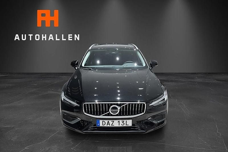 Begagnad Volvo V60 Core 253 HK (186 kW) 2023 Svart Kombi
