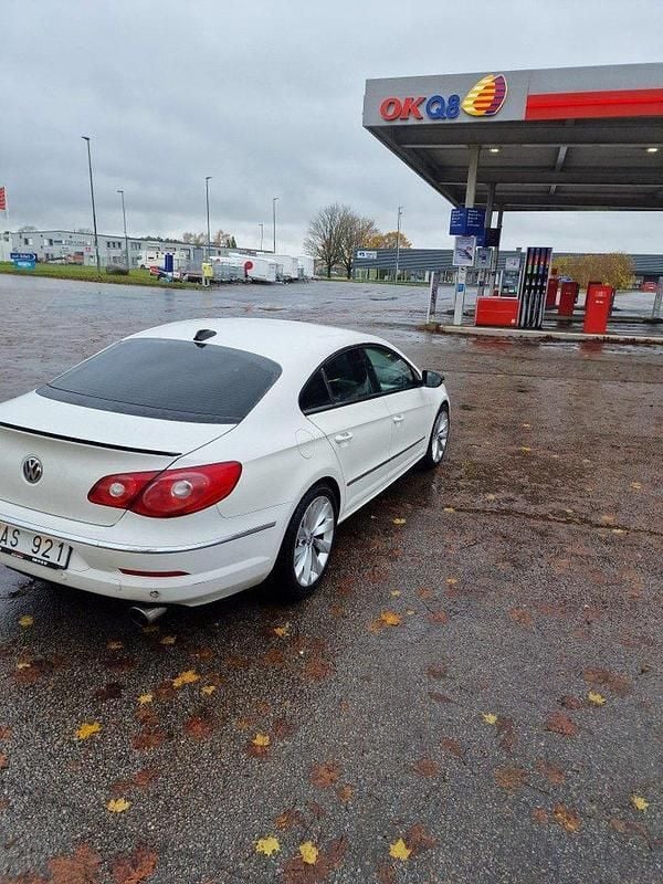 Vit Begagnad 2011 VW CC Sedan | 83 500 kr (Marknadspris) - Bild 1/1