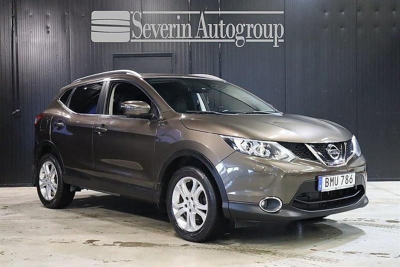 Brun Begagnad 2015 Nissan Qashqai SUV | 139 000 kr (Lite dyr) - Bild 1/4