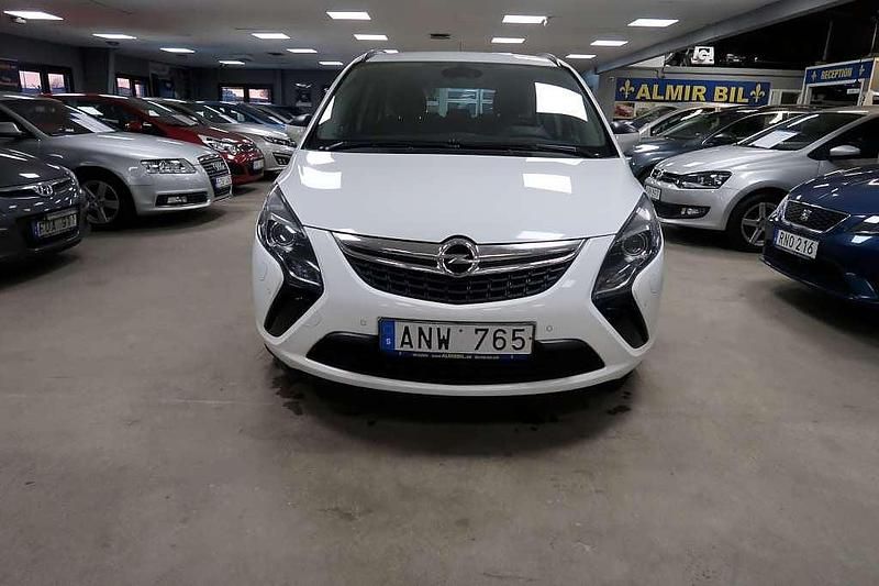 Begagnad Opel Zafira Tourer Enjoy 136 HK (100 kW) 2013 Vit Minibuss