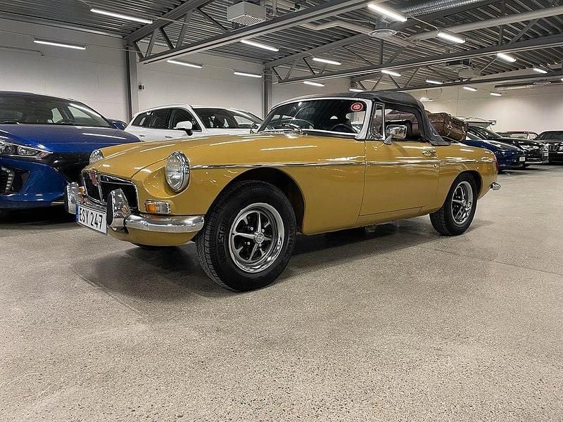 Ljusbrun Begagnad 1974 MG B Cab | 139 000 kr - Bild 1/4